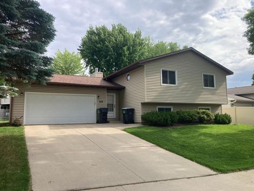 619 Chalet Dr Nw, Rochester, MN, 55901-6945 | Card Image
