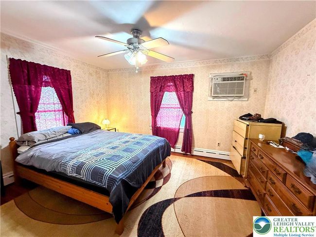 213 E Main St, House other with 4 bedrooms, 2 bathrooms and null parking in Pen Argyl PA | Image 17
