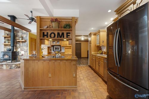 913 Woodall Ln Nw, Huntsville, AL, 35816-3541 | Card Image