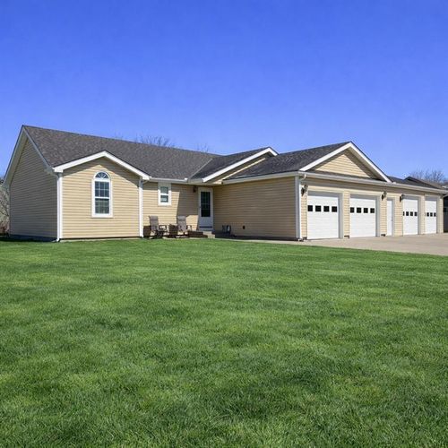208 W 2nd St, Garden City, MO, 64747-9232 | Card Image