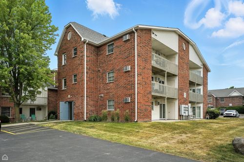 apt-2g-1363 Cunat Ct, Lake In The Hills, IL, 60156-6119 | Card Image