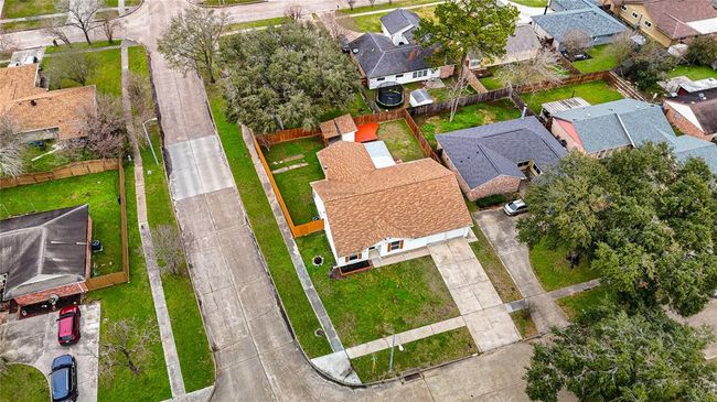 Lovely Corner Lot with lots of yard! | Image 22