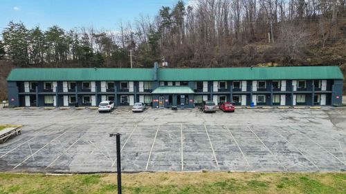 1798 S Wilderness Rd, Mount Vernon, KY, 40456-7627 | Card Image