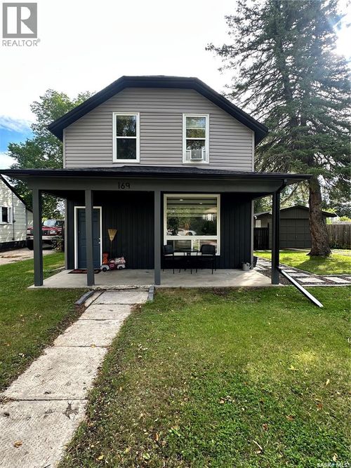 169 Second Ave S, House with 2 bedrooms, 2 bathrooms and null parking in Yorkton SK | Card Image