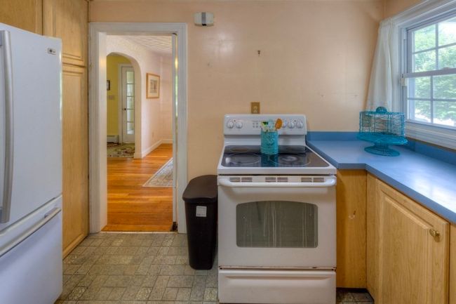 16 Saxon Rd, House other with 3 bedrooms, 2 bathrooms and 3 parking in Worcester MA | Image 20