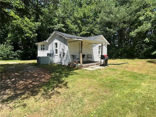 129 Walnut St, Yadkinville, NC, 27055-5770 | Card Image