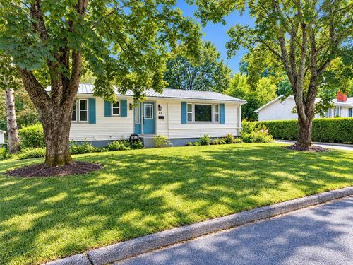 27 Smith Ave, House with 4 bedrooms, 2 bathrooms and null parking in Bridgewater NS | Card Image