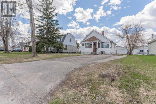 35 Bowman Ave, Kapuskasing, ON, P5N1M9 | Card Image