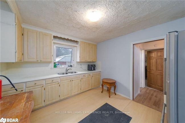 177 Mill St, Home with 2 bedrooms, 1 bathrooms and 2 parking in Angus ON | Image 12
