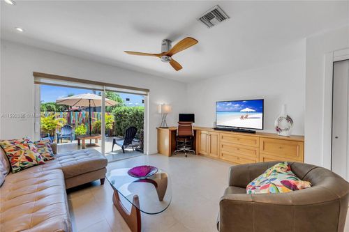 apt-273-450 Se 7th St, Dania, FL, 33004-4420 | Card Image