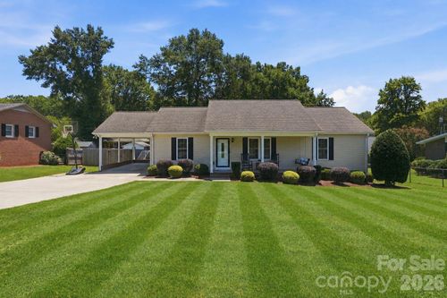 107 Wendover Dr, Lincolnton, NC, 28092-3637 | Card Image