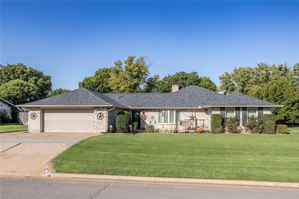 Walnut St, Weatherford, OK 73096