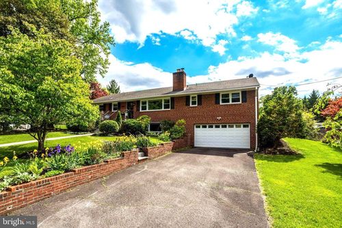 8906 Dogue Dr, ALEXANDRIA, VA, 22309-3913 | Card Image