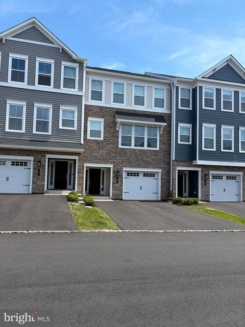 4 Turf Ct, ROYERSFORD, PA, 19468-1326 | Card Image