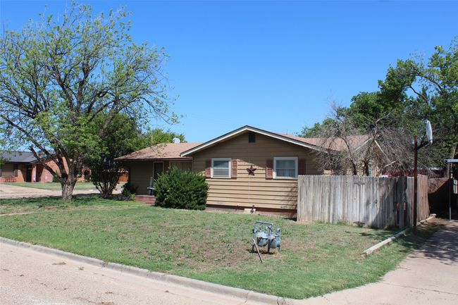 1281 W Eden St, House other with 3 bedrooms, 1 bathrooms and null parking in Munday TX | Image 4