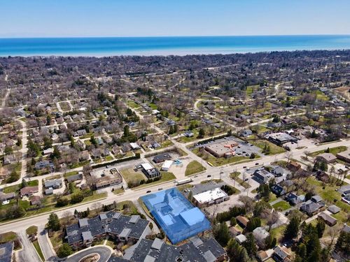8035 N Port Washington Rd, Fox Point, WI, 53217-2647 | Card Image