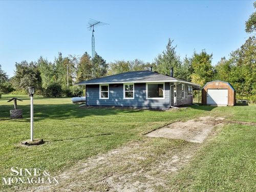 4644 Hillcrest Dr, Silverwood, MI, 48760-9744 | Card Image