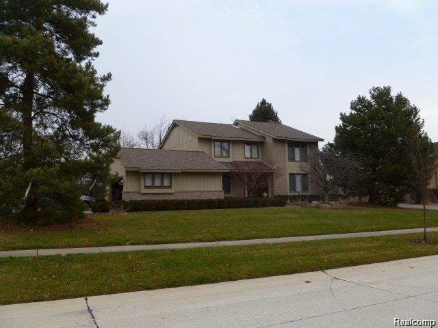 Greenwich Dr, Troy, MI 48098