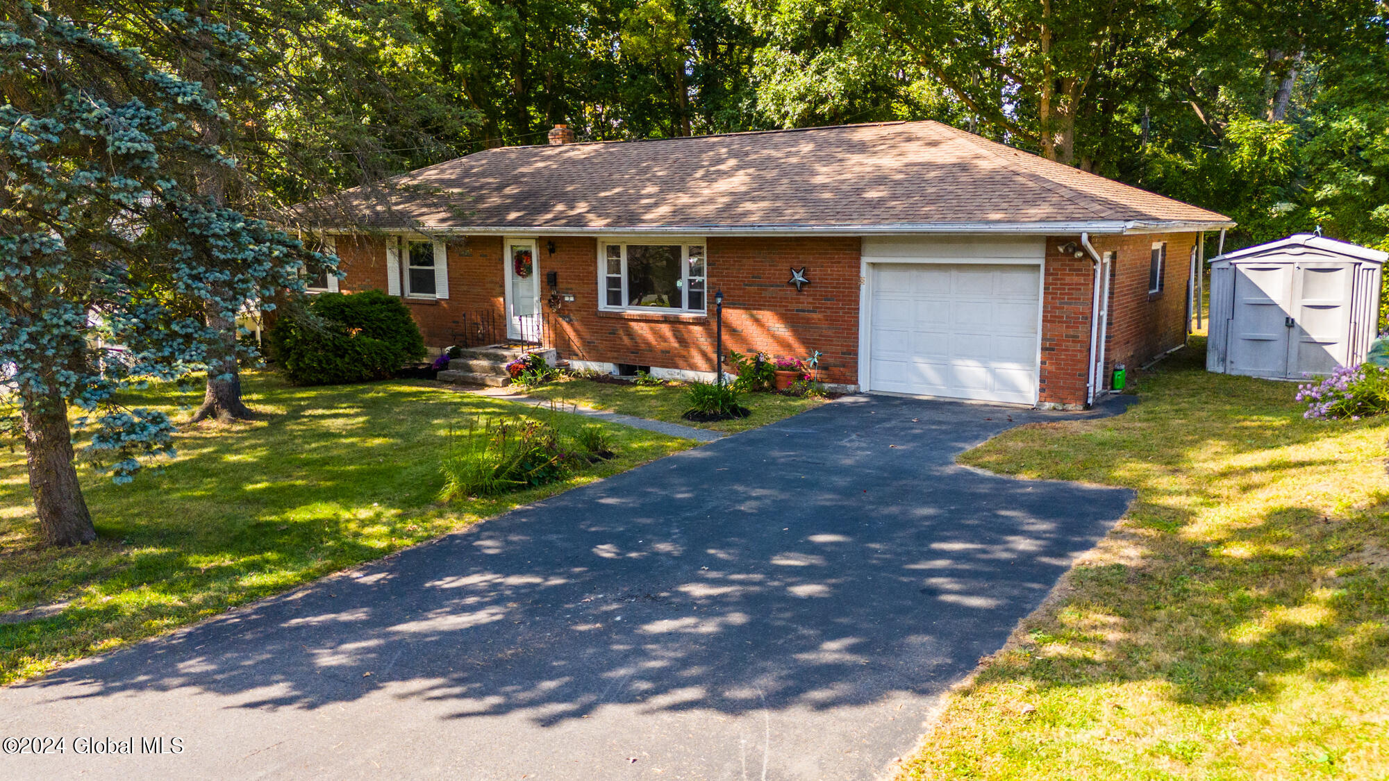 Bluebell Ln, Albany, NY 12211