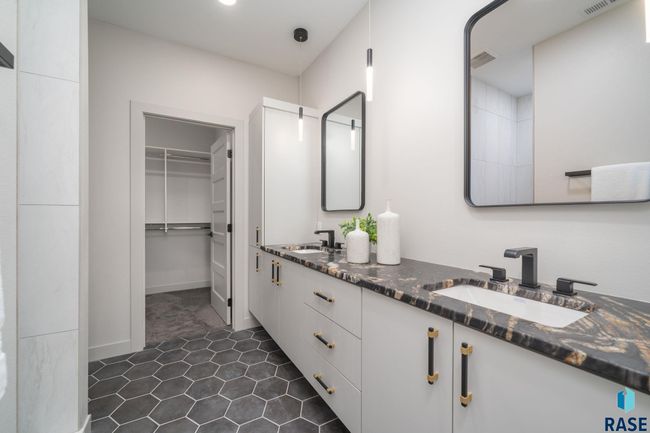 8613 W Shoreline Pl, Townhouse with 3 bedrooms, 3 bathrooms and null parking in Sioux Falls SD | Image 12
