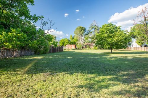 502 E Creek St, Fredericksburg, TX, 78624-4602 | Card Image