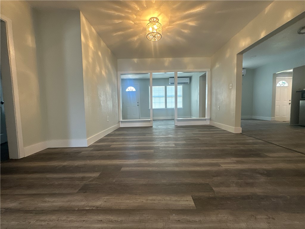 Commercial Sale in Mathis 4