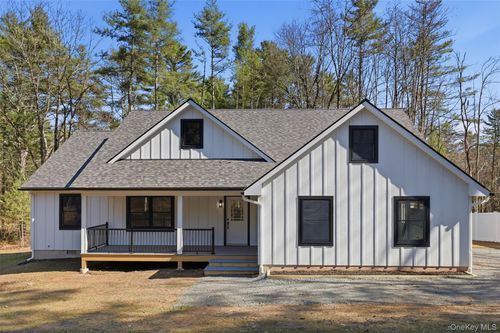 21 Crawford Road, Highland, NY, 12528 | Card Image