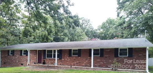 303 Cedarwood Ln, Matthews, NC, 28104-4368 | Card Image