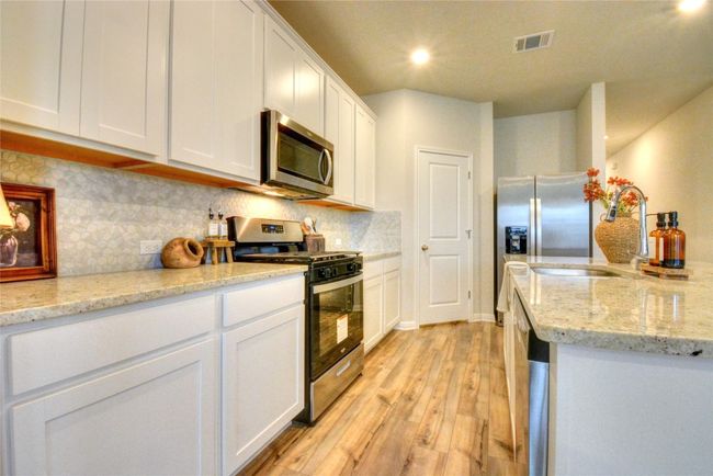 257 Fossil Dr, House other with 4 bedrooms, 2 bathrooms and 2 parking in Kyle TX | Image 18