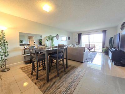 702 - 2202 S Cypress Bend Drive, Condo with 2 bedrooms, 2 bathrooms and null parking in Pompano Beach FL | Image 3