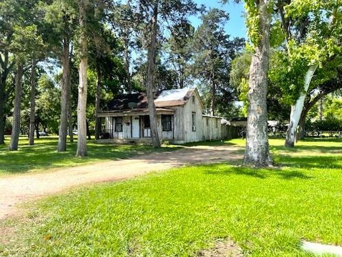 6211 Gresham St, Wallis, TX, 77485-9896 | Card Image