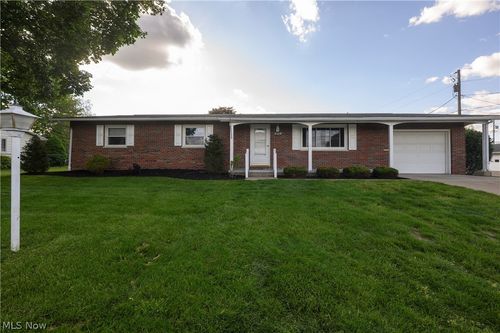 804 4th St Se, New Philadelphia, OH, 44663-2319 | Card Image