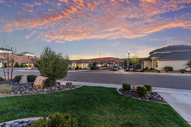 Front Yard | Image 4