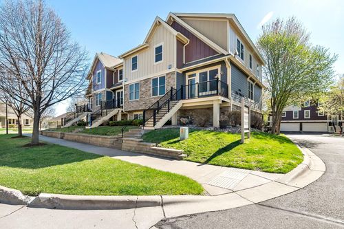 a-10732 Falling Water Ln, Woodbury, MN, 55129-5316 | Card Image