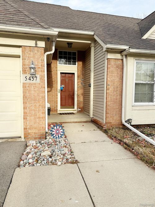 5457 Greenway Dr, Trenton, MI, 48183-7207 | Card Image