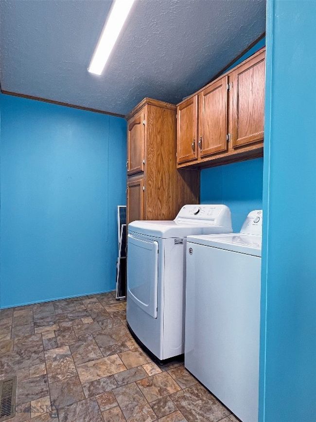 laundry area mobile home | Image 22