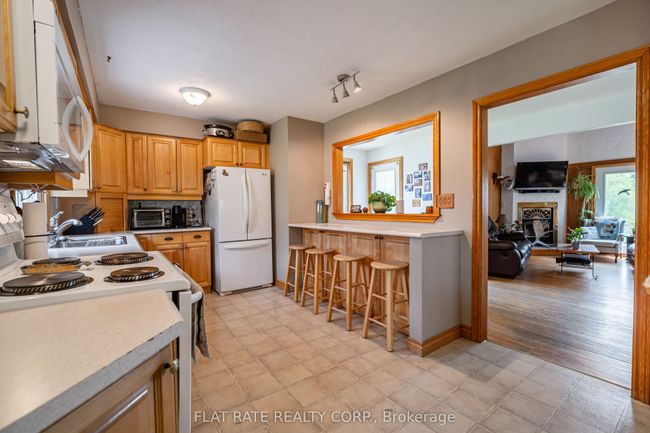 610 Brick Rd, House other with 3 bedrooms, 2 bathrooms and 6 parking in Ennismore ON | Image 11