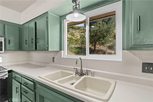26865 Elizabeth Lake Rd, House other with 2 bedrooms, 2 bathrooms and 2 parking in Lake Hughes CA | Image 21