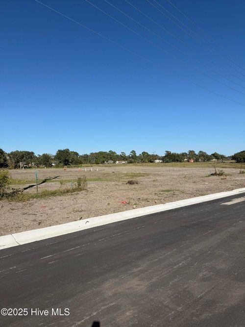 2404 Ferabee Dr, Morehead City, NC, 28557 | Card Image