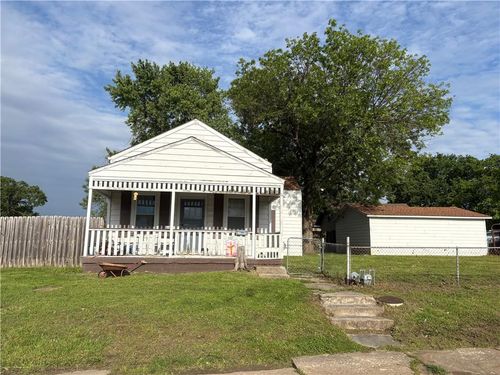 217 N 9th St, Humboldt, KS, 66748-1806 | Card Image