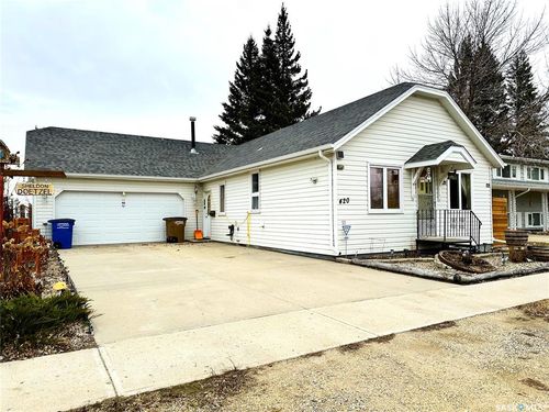 420 3rd Ave N, Cudworth, SK, S0K1B0 | Card Image