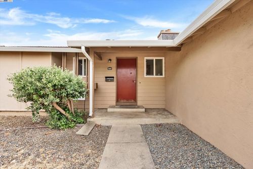 35926 Newark Blvd, Newark, CA, 94560-1823 | Card Image