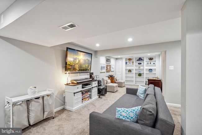6004 Forrest Hollow Ln, Townhouse with 3 bedrooms, 4 bathrooms and null parking in SPRINGFIELD VA | Image 31