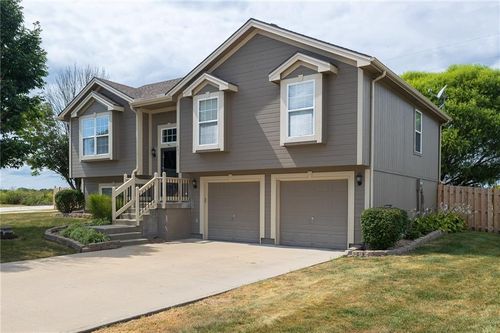 631 Terry Dr, Pleasant Hill, MO, 64080-1981 | Card Image