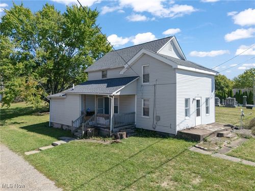 223 E Maple St, Hartville, OH, 44632-9351 | Card Image