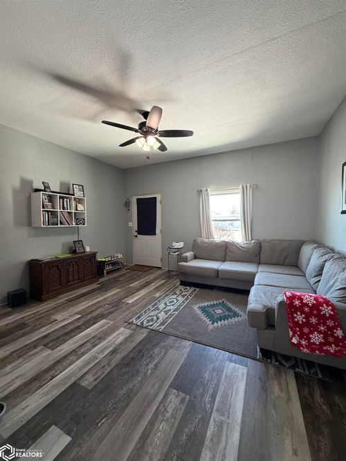 315 N Pine St, Fremont, IA, 52561-7700 | Card Image