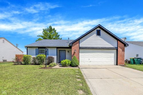 1032 Mosswood Cir, Franklin, IN, 46131-2707 | Card Image