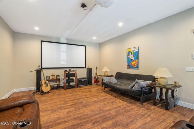 Family Room | Image 19