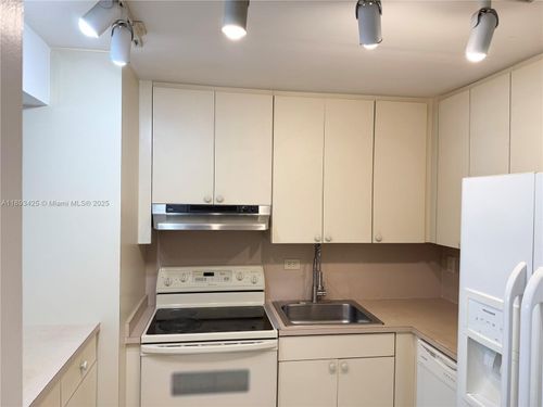 apt-11-8990 Sw 24th St, Miami, FL, 33165-2001 | Card Image