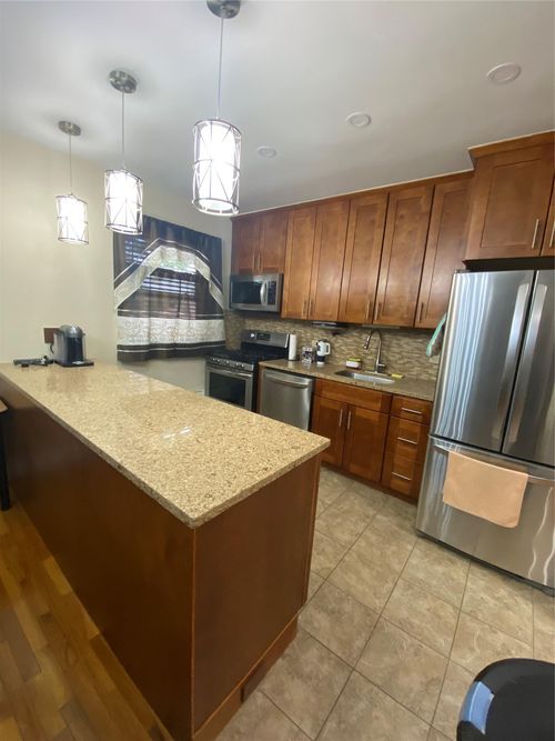 287-8011 Shore Pkwy, Howard Beach, NY, 11414-2513 | Card Image